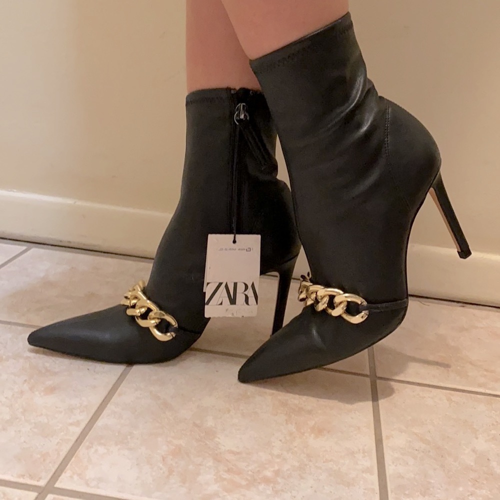 NWT. ZARA Chain Pointed Toe High Heel Boots